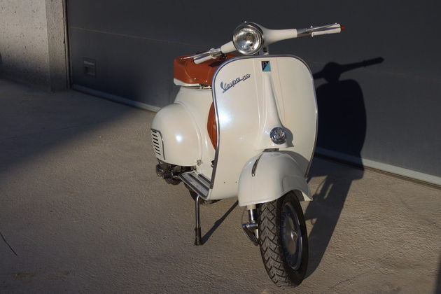 Vespa VBB totalmente restaurada
