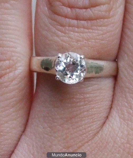 anillo de plata con diamante sintetico