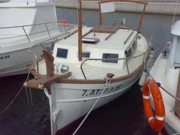 EMBARCACION A MOTOR LLAUD CAPEADOR 735 CABIN