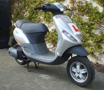 MOTO PIAGGIO ZIP 50 CC 4 T COLOR PLATA