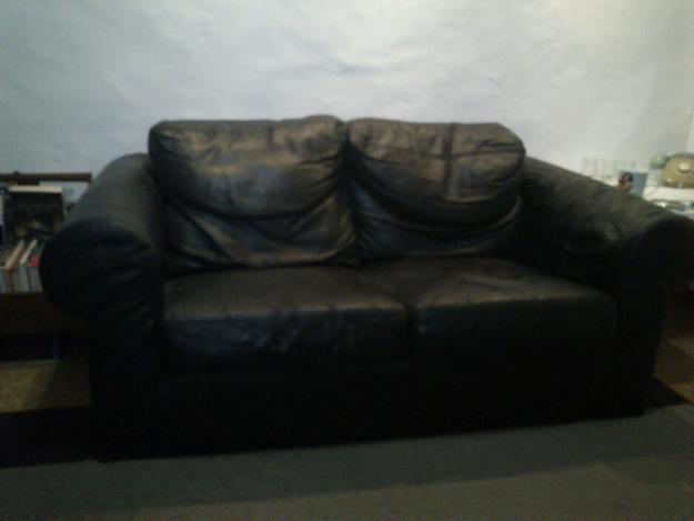 Sofa de piel negro muy comodo- 2 plazas