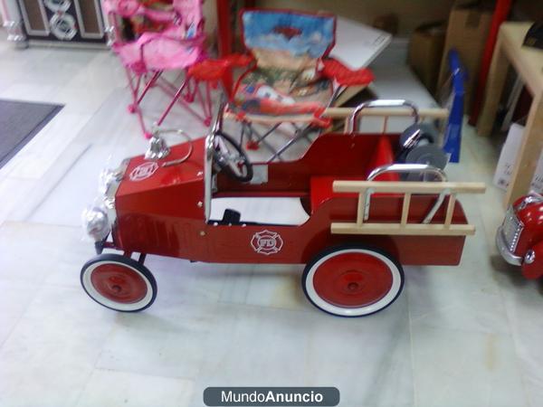 coche clasico de bomberos a pedales