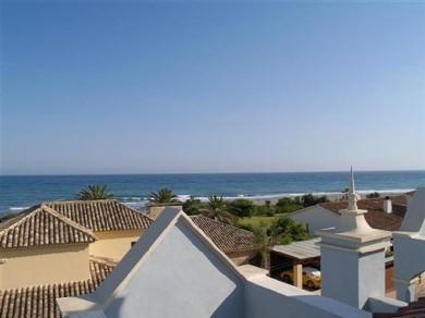 Chalet con 4 dormitorios se vende en Marbella, Costa del Sol
