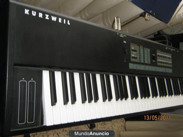 Piano de escenario KURZWEIL SP88X con fligh case incl.