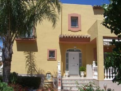 Chalet con 5 dormitorios se vende en Marbella, Costa del Sol