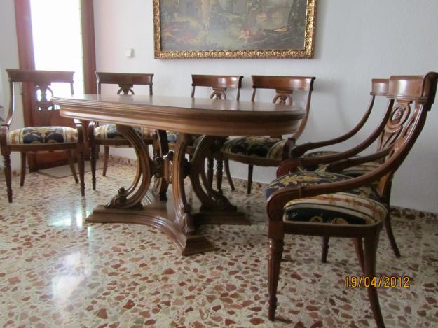 MESA Y SILLAS DE COMEDOR