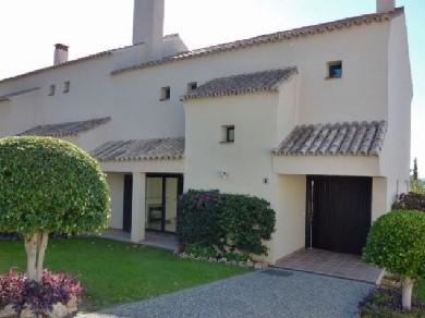 Chalet con 3 dormitorios se vende en Benahavis, Costa del Sol