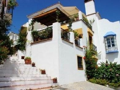 Adosado con 3 dormitorios se vende en Marbella, Costa del Sol