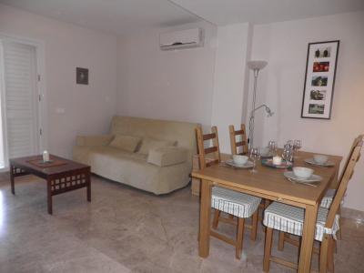 Spacious modern 1 bedroom apartment.