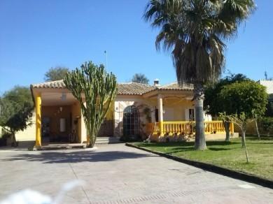 Chalet con 4 dormitorios se vende en Marbella, Costa del Sol