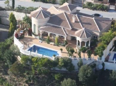 Chalet con 4 dormitorios se vende en Mijas Costa, Costa del Sol