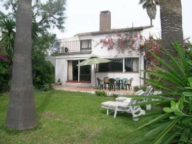 Chalet con 4 dormitorios se vende en Estepona, Costa del Sol