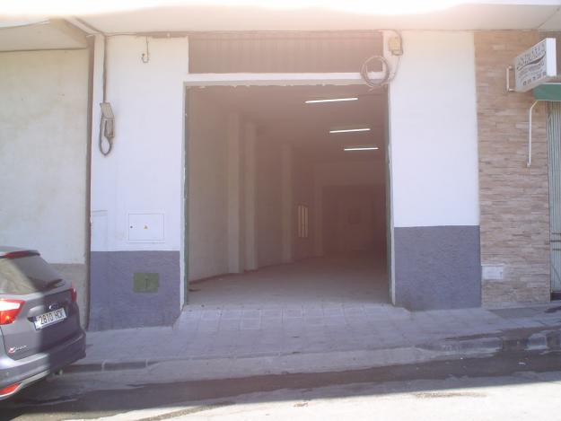 Gran local comercial en cazorla