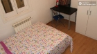 Rooms available - Cool 4-bedroom apartment in exciting Tirso de Molina - mejor precio | unprecio.es