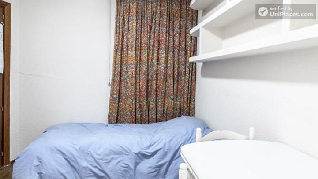 Rooms available - Nice 3-bedroom apartment in student-heavy Moncloa