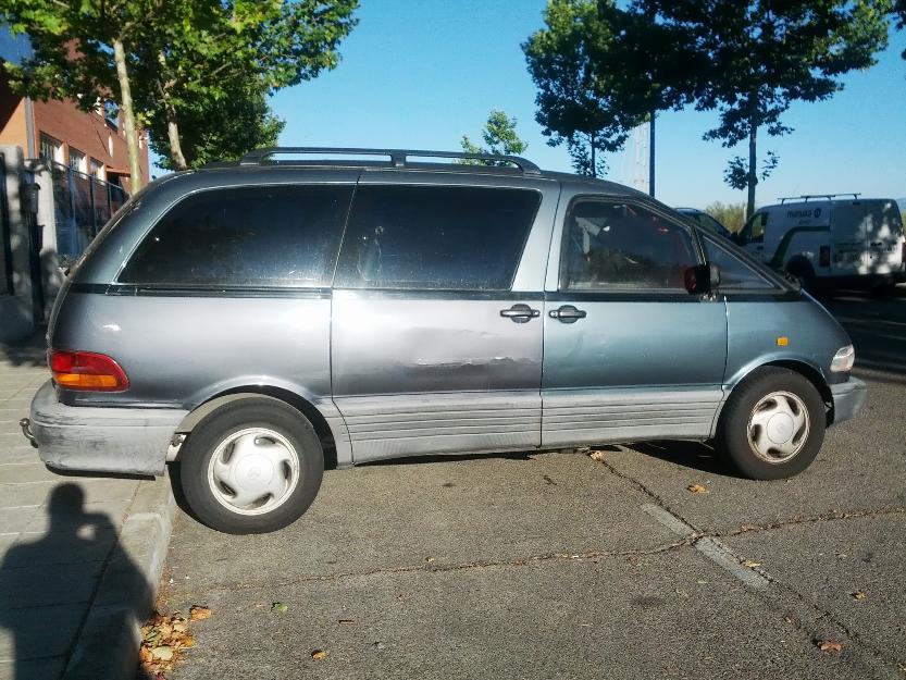 Furgoneta Toyota Previa con ITV hasta 2014