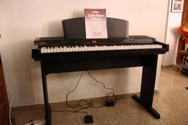 Piano YAMAHA YPP-100