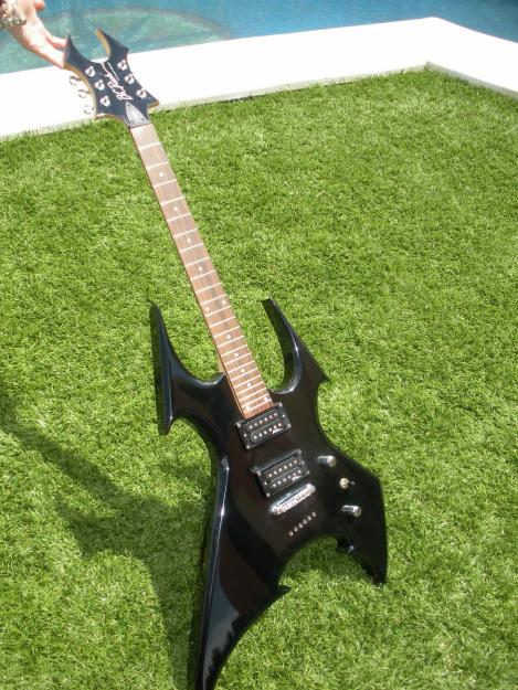 Guitarra BC RICH BEAST PLATINUM + FUNDA