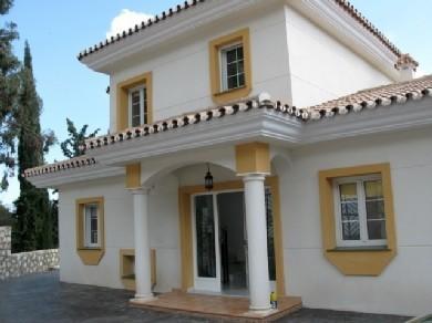 Chalet con 4 dormitorios se vende en Benalmadena Pueblo, Costa del Sol
