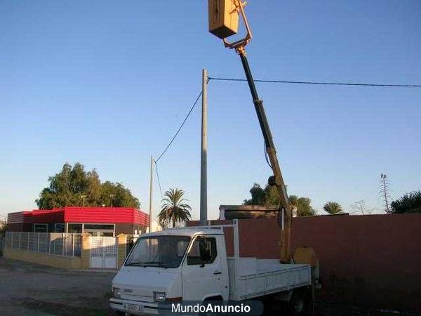 Nissan Trade 2.8 CAJA CON PLUMA Y CESTA