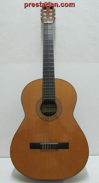 Guitarra española admira rosario