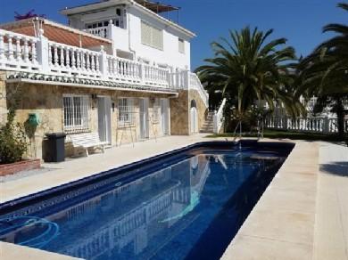 Chalet con 3 dormitorios se vende en Benajarafe, Costa del Sol