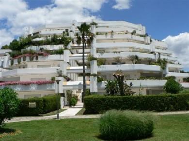 Apartamento con 4 dormitorios se vende en Marbella, Costa del Sol