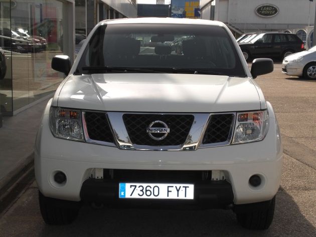 NISSAN PATHFINDER XE