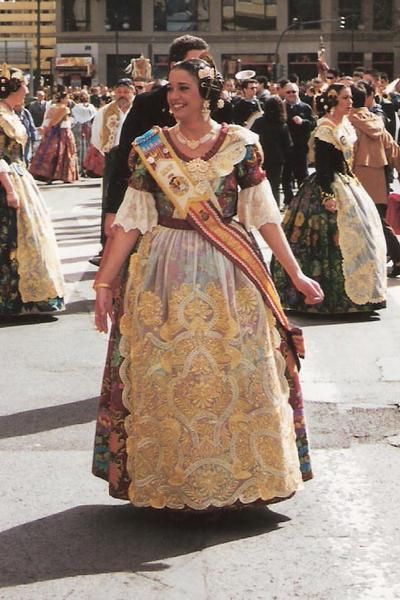 TRAJES DE FALLERA