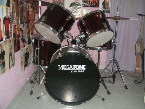 Bateria Acustica Megatone Drums x 450€