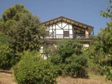 Chalet con 2 dormitorios se vende en Benahavis, Costa del Sol