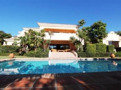 Chalet con 7 dormitorios se vende en Marbella, Costa del Sol