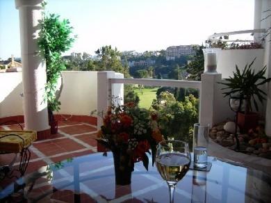 Apartamento con 2 dormitorios se vende en Marbella, Costa del Sol