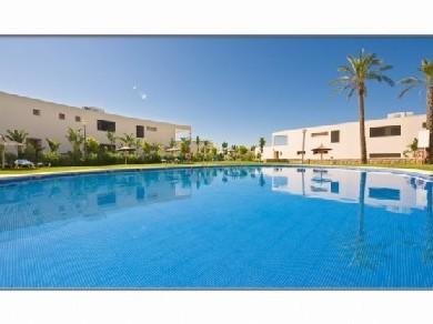 Apartamento con 3 dormitorios se vende en Marbella, Costa del Sol