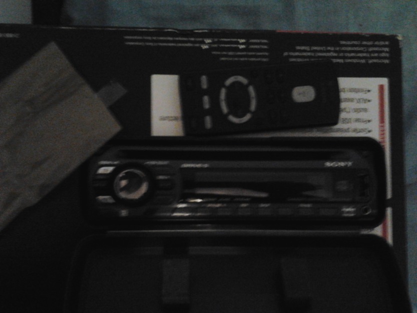 vendo radio cd nueva en caja con lector usb y mando a distancia