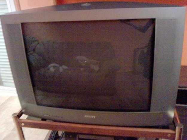 VENDO TELEVISIÓN DIGITAL DE 29 PULGADAS CON DESCODIFICADOR-GRABADOR-USB Y DVD CON MUEBLE I