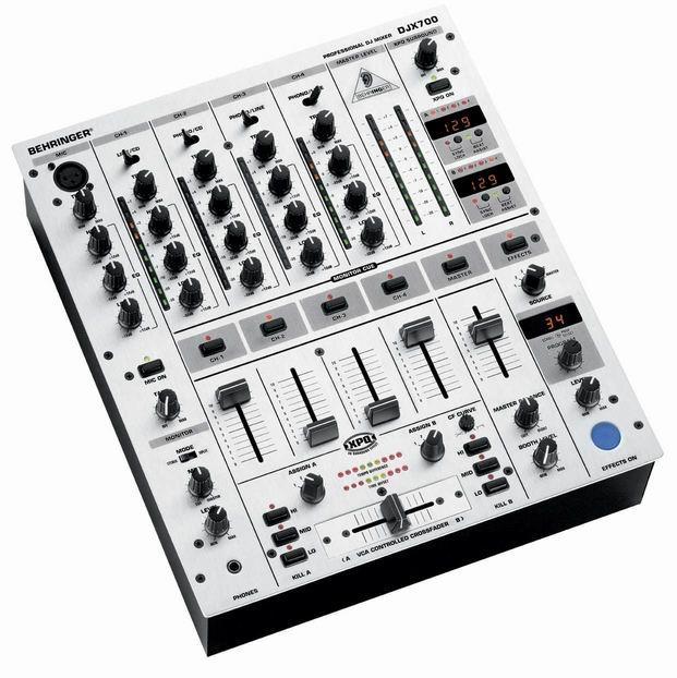 SE VENDE BEHRINGER DJX 700