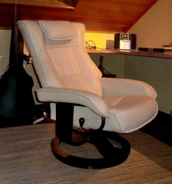 Sillón Relax Piel ecológica alta calidad. Blanco con base de madera