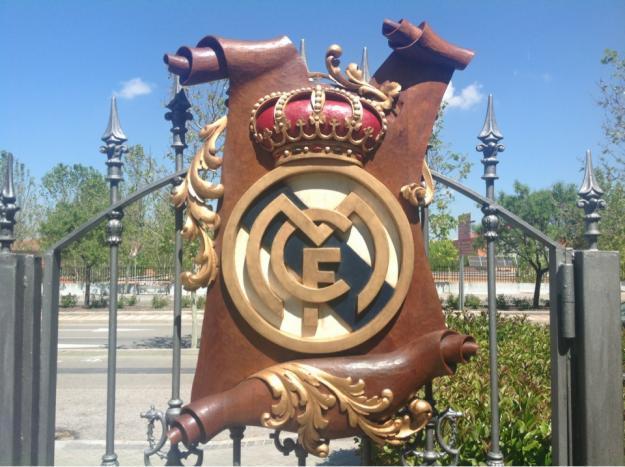 escultura escudo real madrid