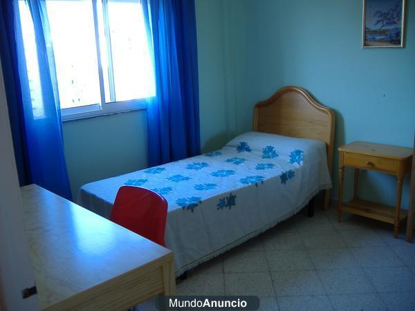 piso compartido para estudiantes o tre chicas trabajadoras