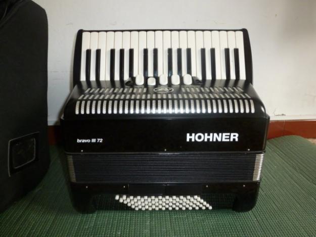 Acordeón Hohner bravo III 72