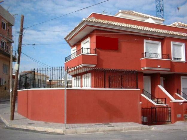 Chalet adosado en el centro del pueblo