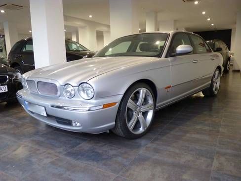 Jaguar XJ XJR 4.2 SOBREALIMENTADO 4p