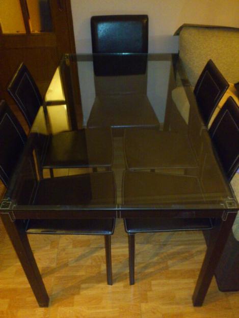 Preciosa Mesa Comedor de Cristal (6 plazas) revestida en piel con sillas