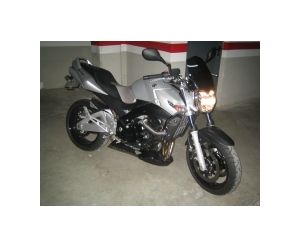 SUZUKI GSR 600