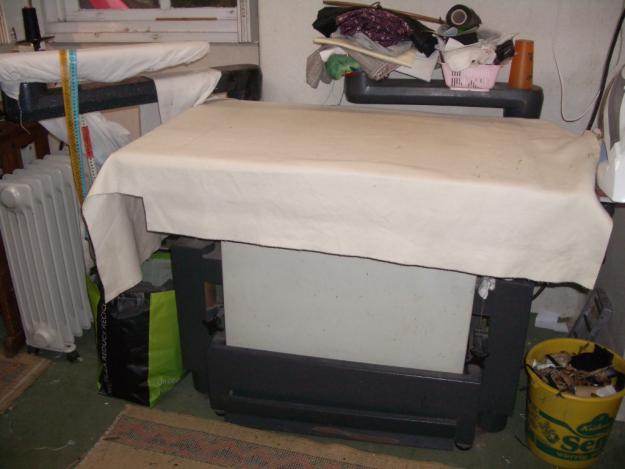 Se vende máquinas de coser y planchadora