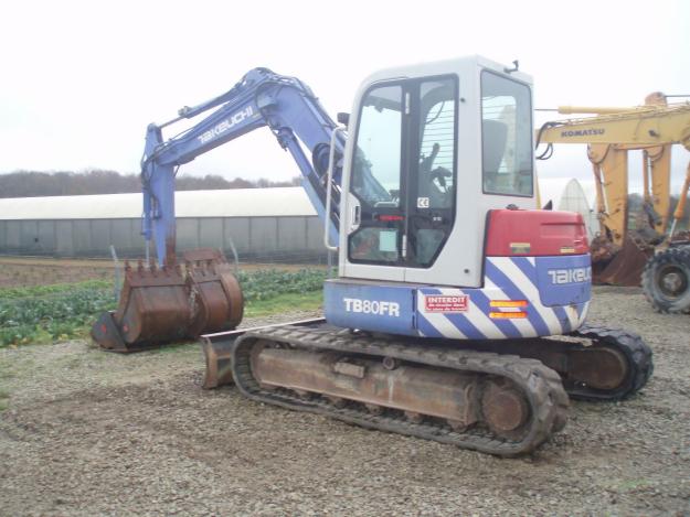 MINI EXCAVADORA TAKEUCHI TB 80 FR