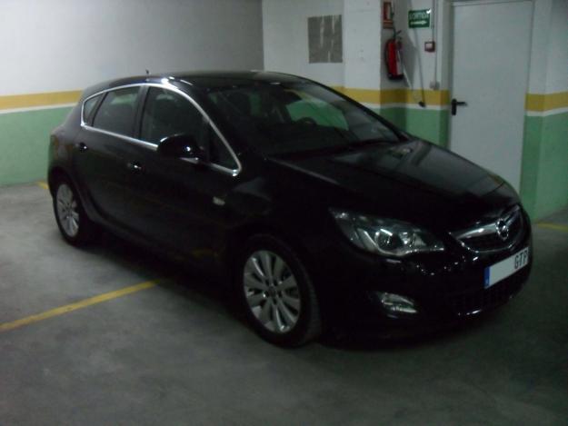 Se vende Nuevo Opel Astra Cosmo 2.0 CDTI 160 cv. Negro Metalizado