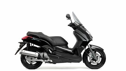 vendo xmax 125 negra 2.300 euros