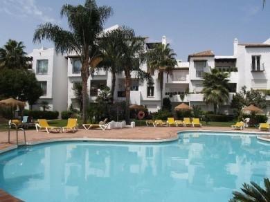 Apartamento con 5 dormitorios se vende en Estepona, Costa del Sol